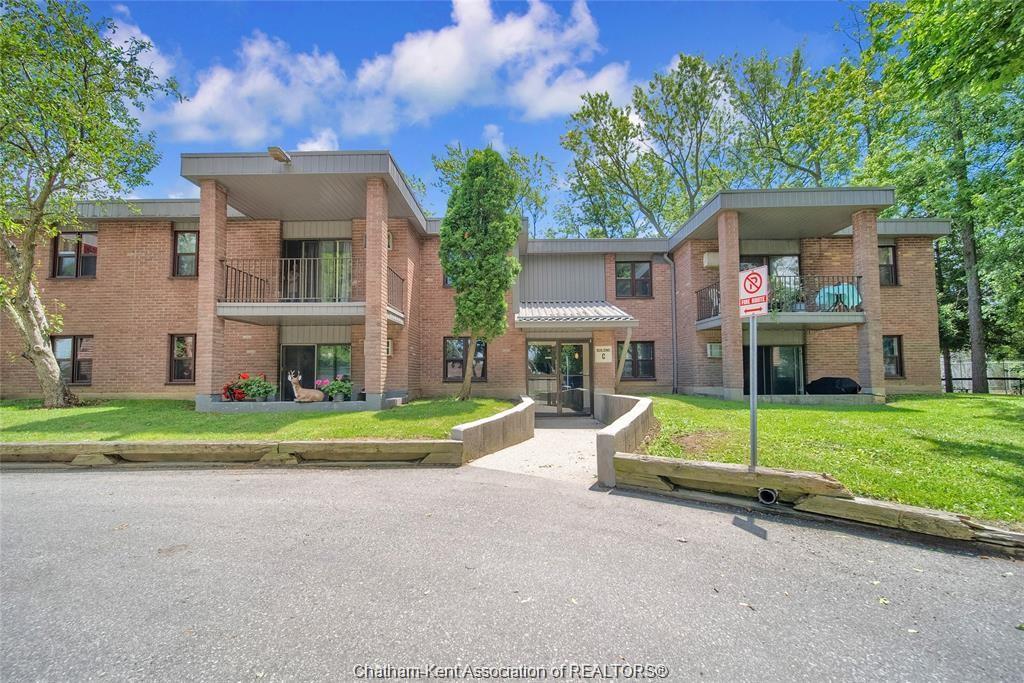 12-montgomery-drive-wallaceburg-ontario-26001467