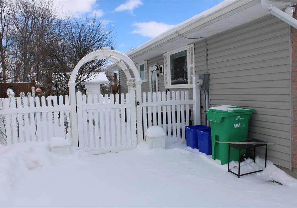 518-cardinal-crescent-petrolia-ontario-26001681