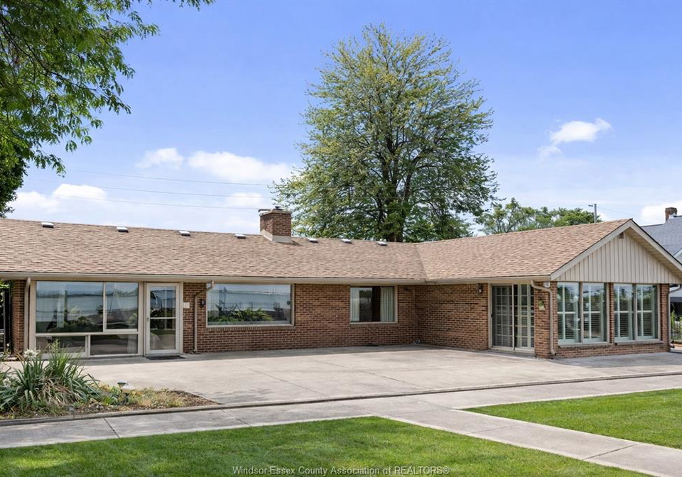 8280-riverside-drive-east-windsor-ontario-26001873