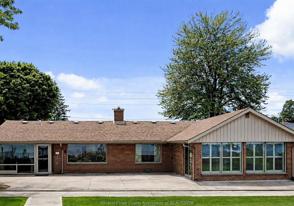 8280-riverside-drive-east-windsor-ontario-26001873