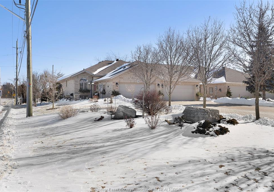 2-queens-hill-crescent-leamington-ontario-26001949