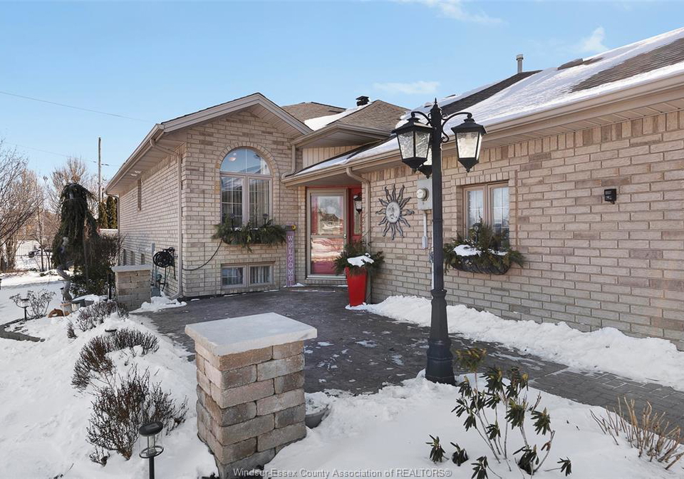 2-queens-hill-crescent-leamington-ontario-26001949