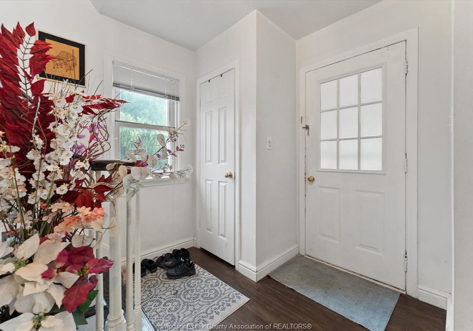 5188-wyandotte-windsor-ontario-26002373