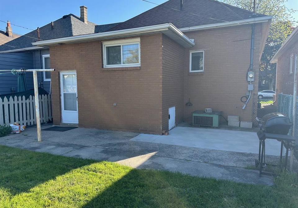 953-gladstone-windsor-ontario-26002555