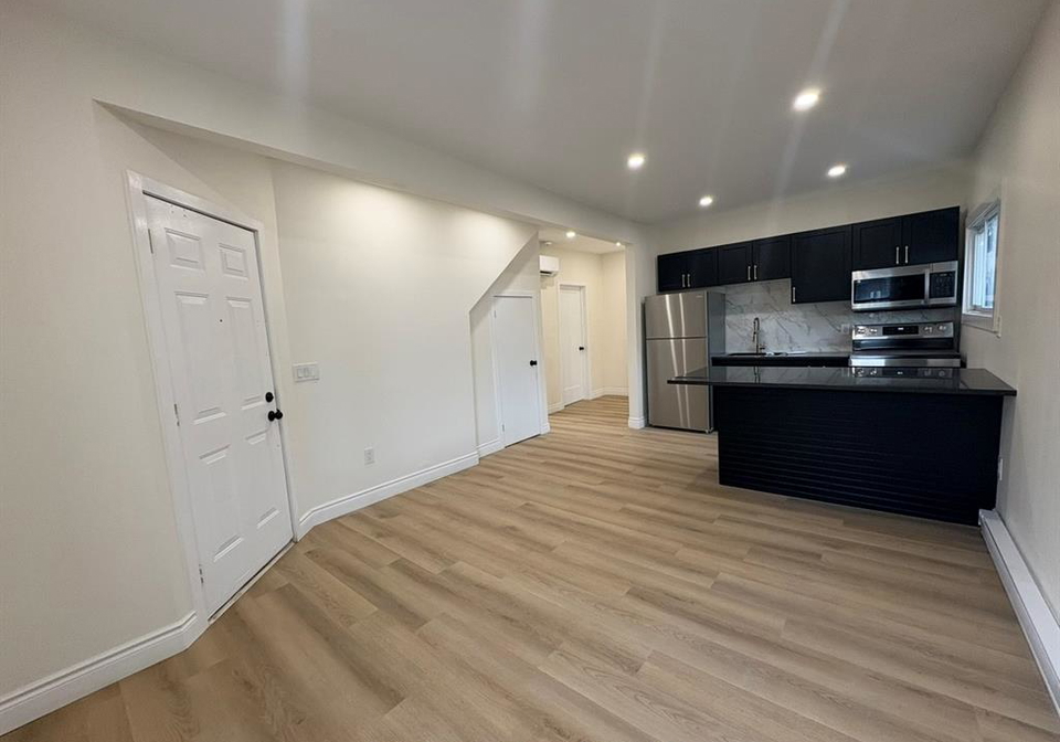 191-marentette-windsor-ontario-26002996