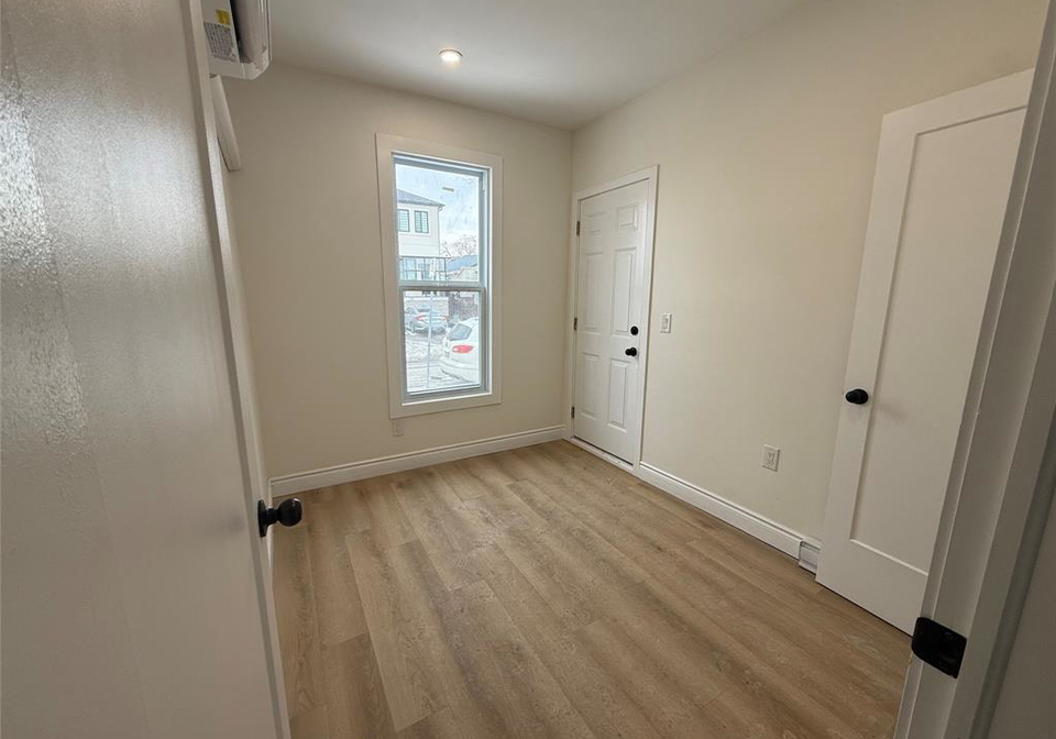 191-marentette-windsor-ontario-26002996