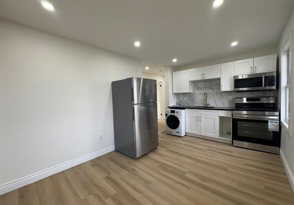 786-chatham-street-east-windsor-ontario-26003000