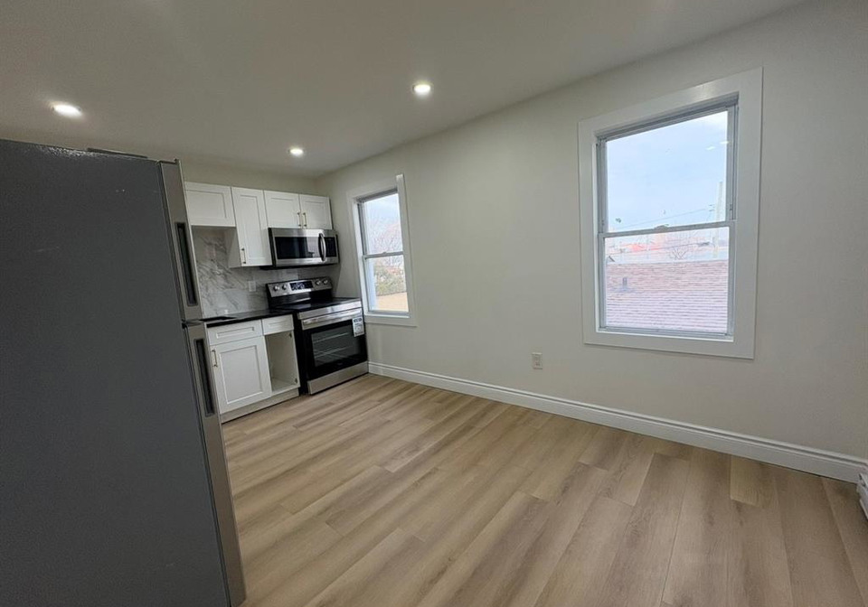 786-chatham-street-east-windsor-ontario-26003000