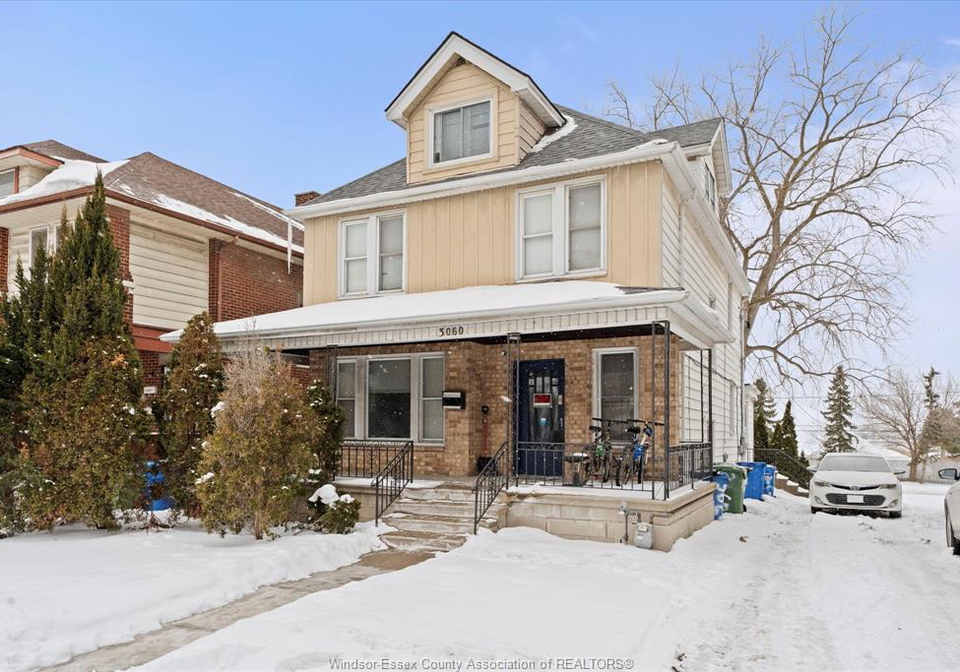 3060-sandwich-windsor-ontario-26003090
