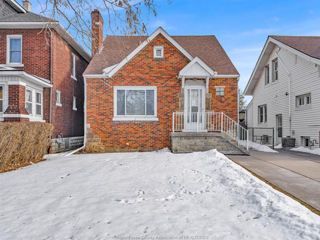 1082-parent-windsor-ontario-26003139