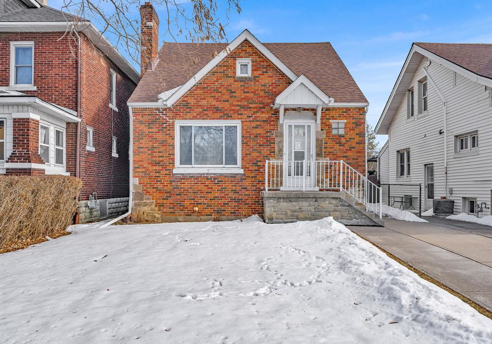 1082-parent-windsor-ontario-26003139