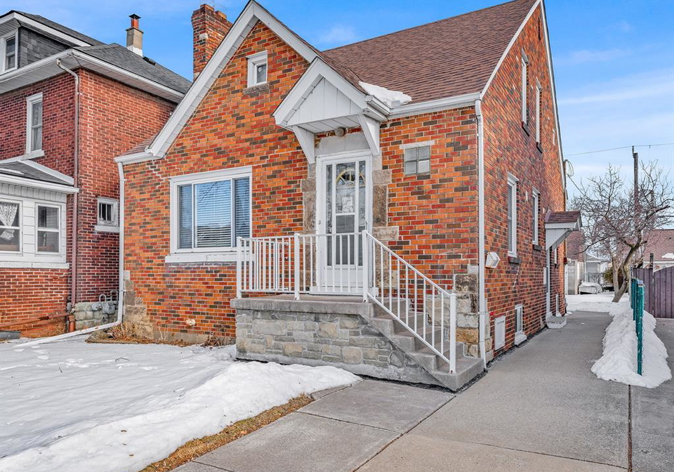 1082-parent-windsor-ontario-26003139