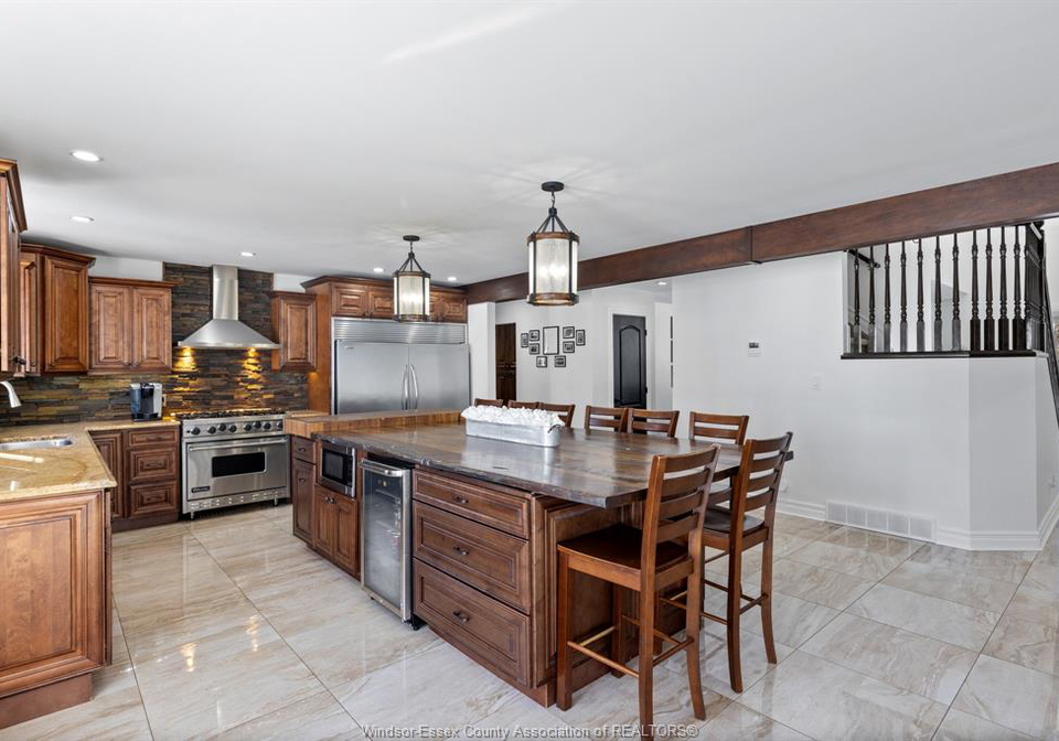 313-crystal-bay-drive-amherstburg-ontario-26003176