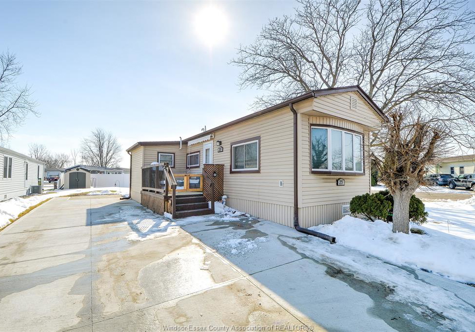 29-parkside-mcgregor-ontario-26003398