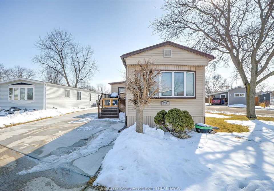 29-parkside-mcgregor-ontario-26003398