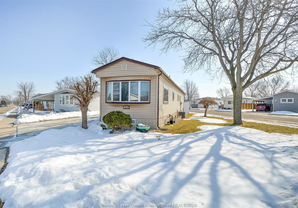 29-parkside-mcgregor-ontario-26003398