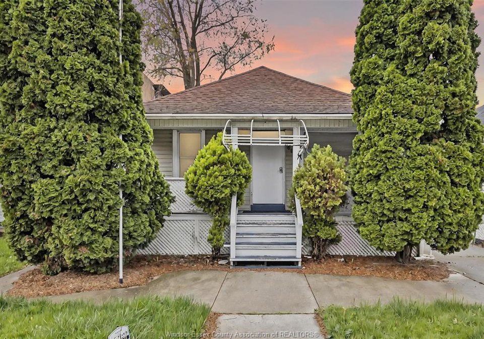 609-st-joseph-windsor-ontario-26003419