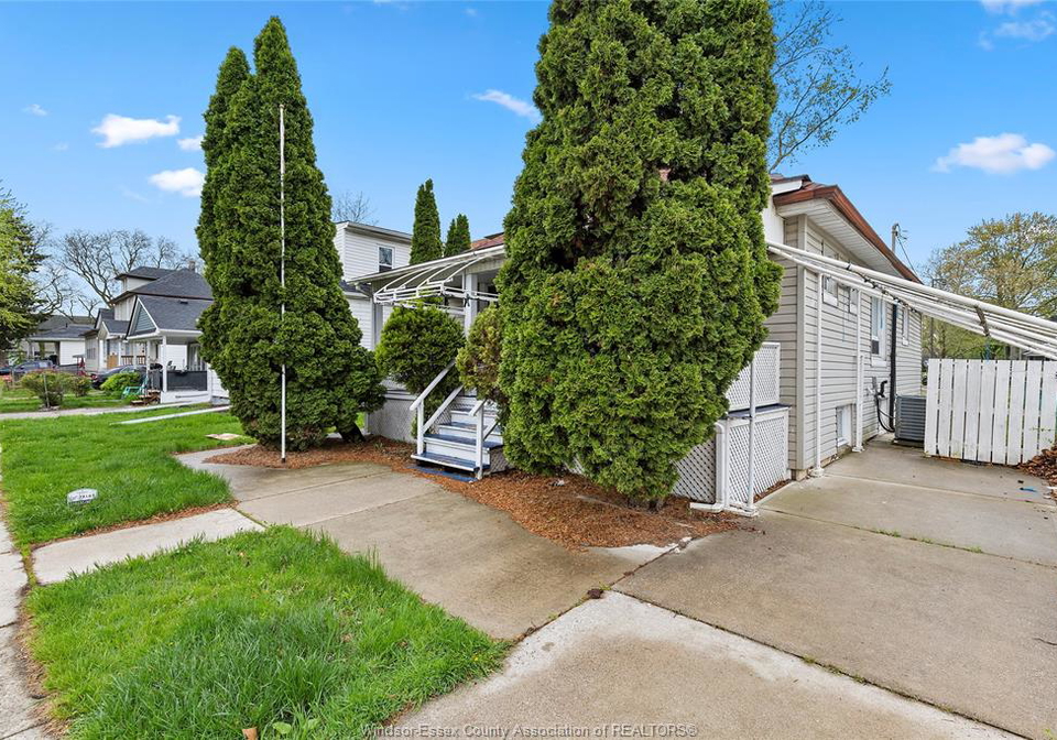 609-st-joseph-windsor-ontario-26003419