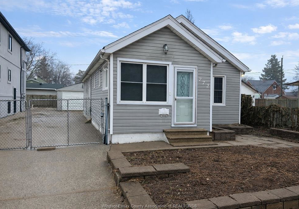 772-charlotte-street-windsor-ontario-26003424