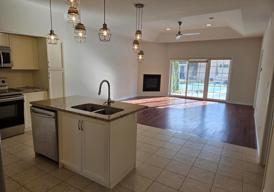 6085-livingstone-windsor-ontario-26003497