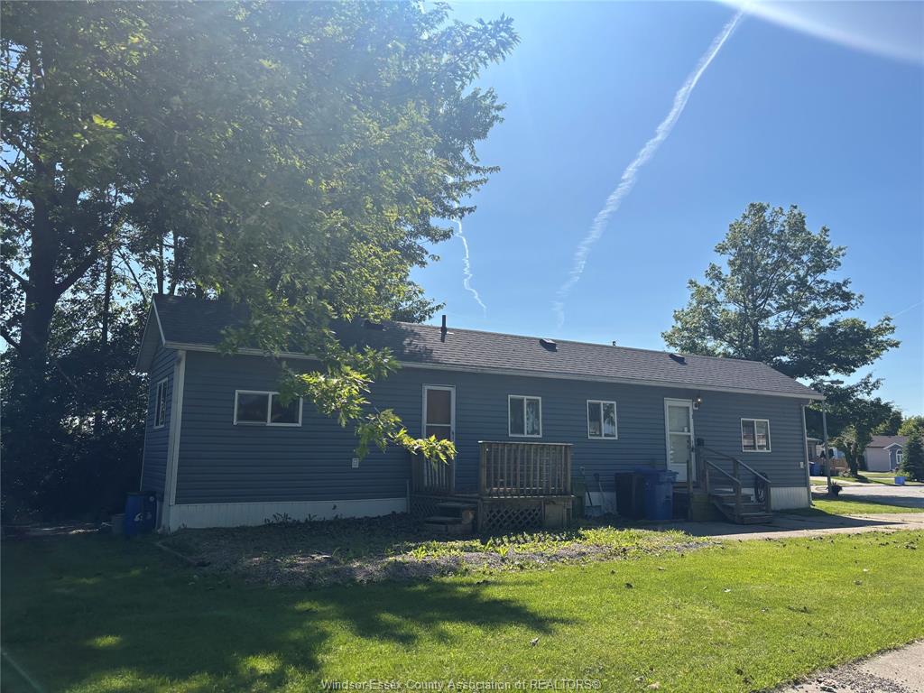 3-oak-court-mcgregor-ontario-26003505