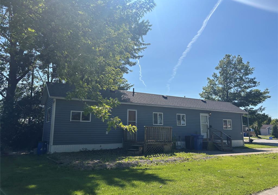 3-oak-court-mcgregor-ontario-26003505