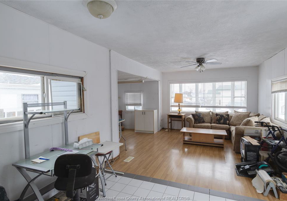 3-oak-court-mcgregor-ontario-26003505