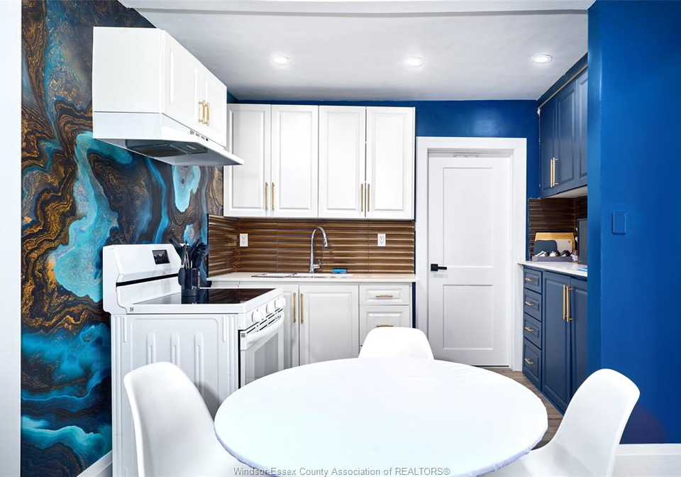 792-pierre-windsor-ontario-26003605