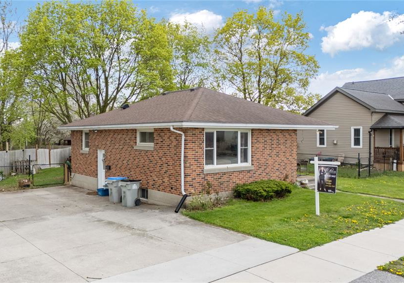 19-broadway-street-lambton-shores-ontario-26003814