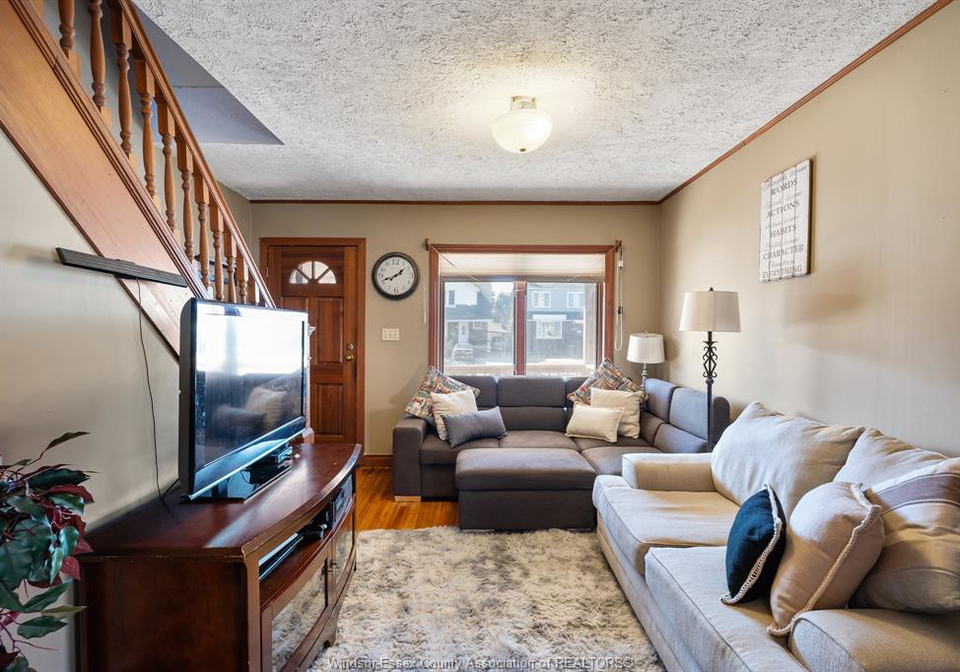 2136-lincoln-road-windsor-ontario-26004012