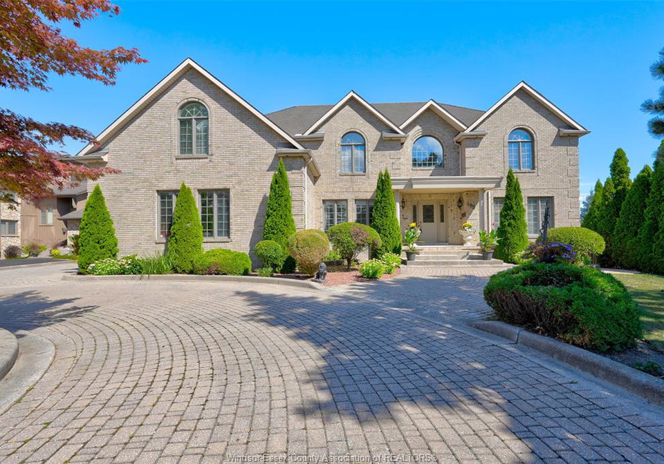 492-old-tecumseh-lakeshore-ontario-26004026