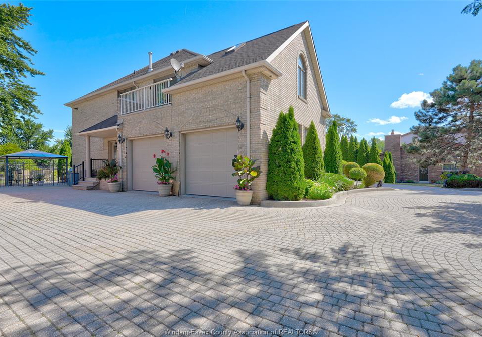 492-old-tecumseh-lakeshore-ontario-26004026