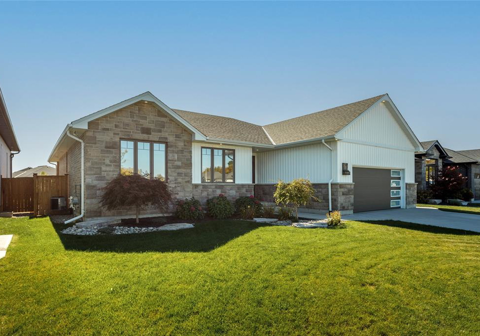 3591-mia-lane-plympton-wyoming-ontario-26004104