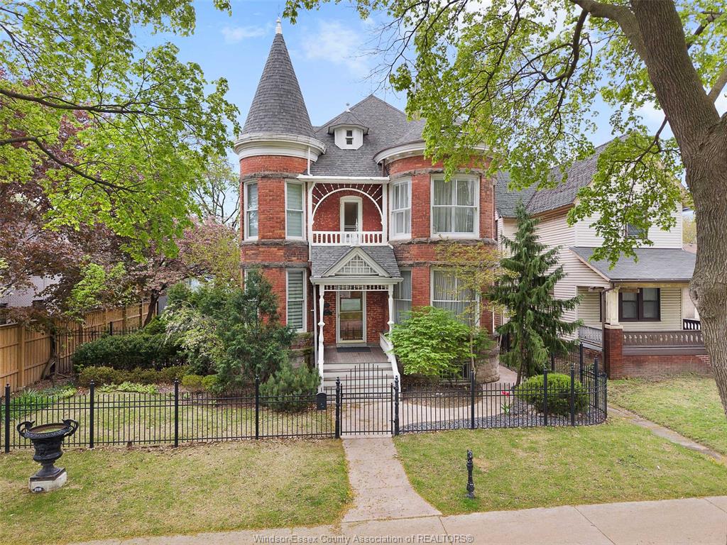719-victoria-avenue-windsor-ontario-26004465