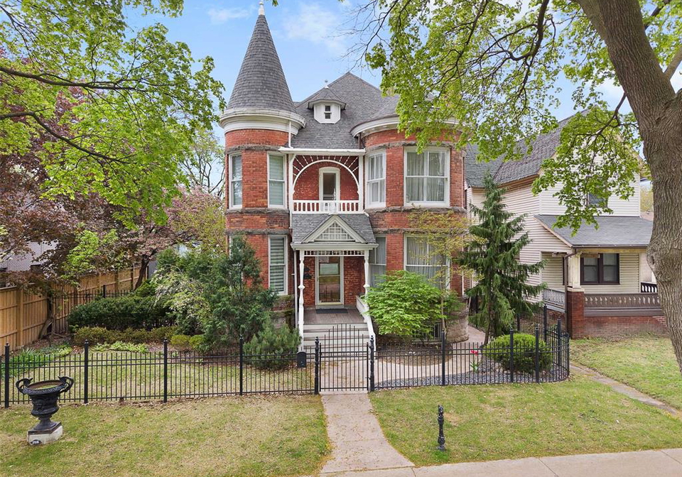 719-victoria-avenue-windsor-ontario-26004465