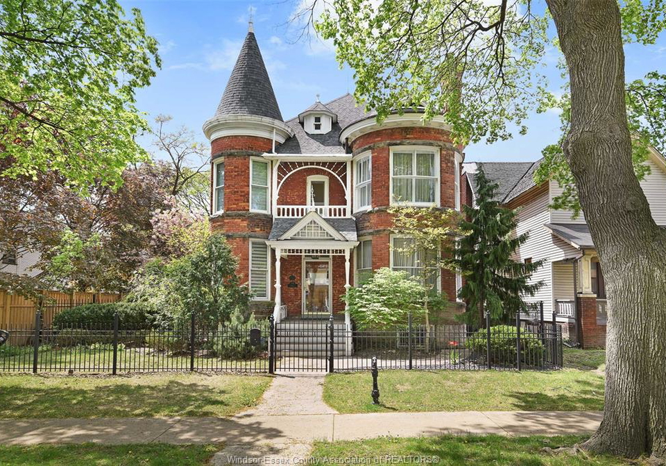 719-victoria-avenue-windsor-ontario-26004465