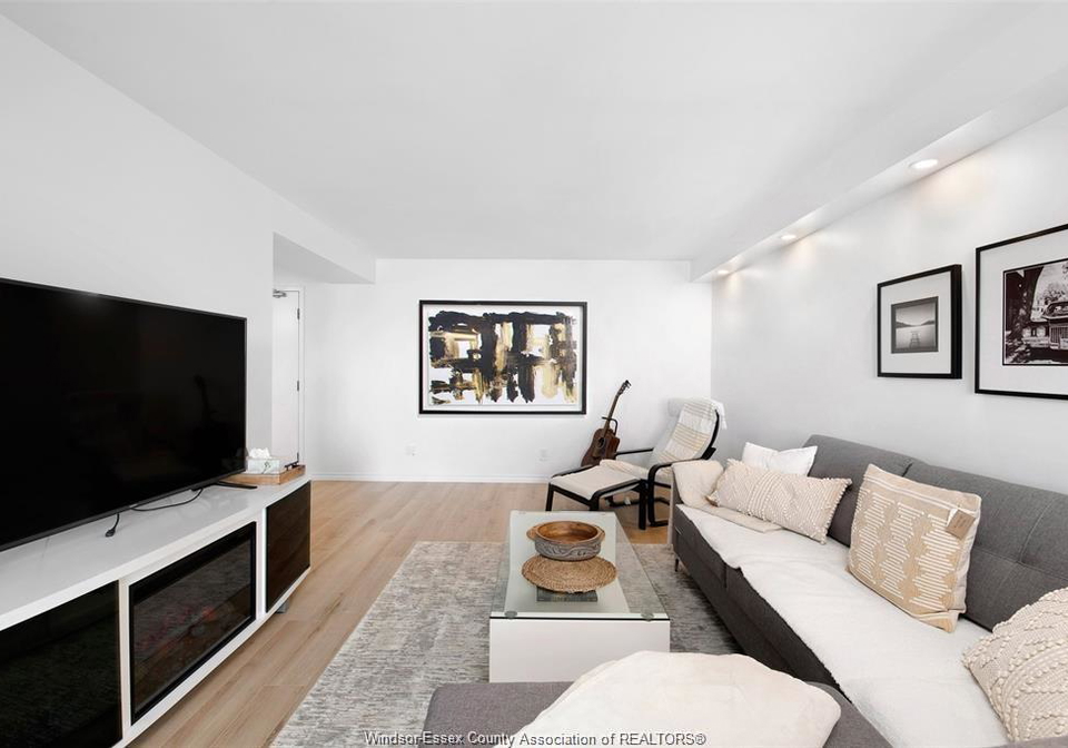 150-park-windsor-ontario-26004476