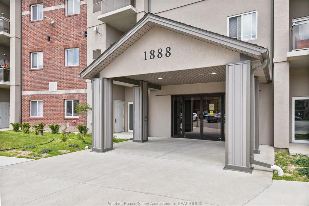 1888-westview-lasalle-ontario-26004570