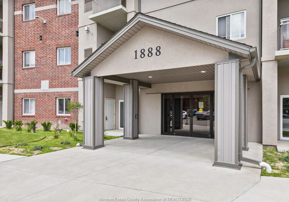 1888-westview-lasalle-ontario-26004570