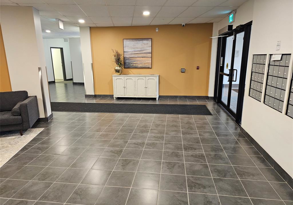 1888-westview-lasalle-ontario-26004570