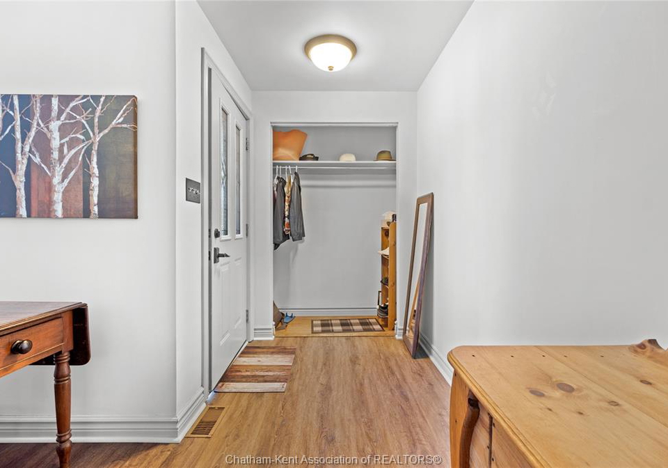 9164-talbot-trail-blenheim-ontario-26004678