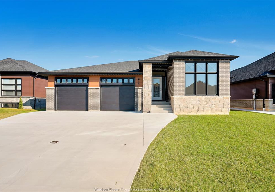 18-woodland-street-kingsville-ontario-26004680