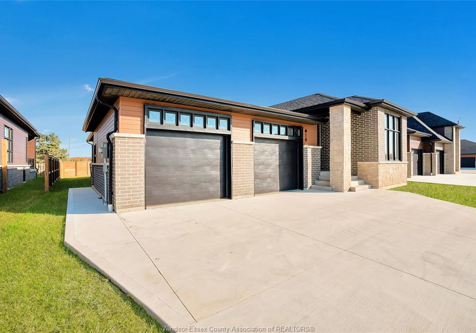 18-woodland-street-kingsville-ontario-26004680