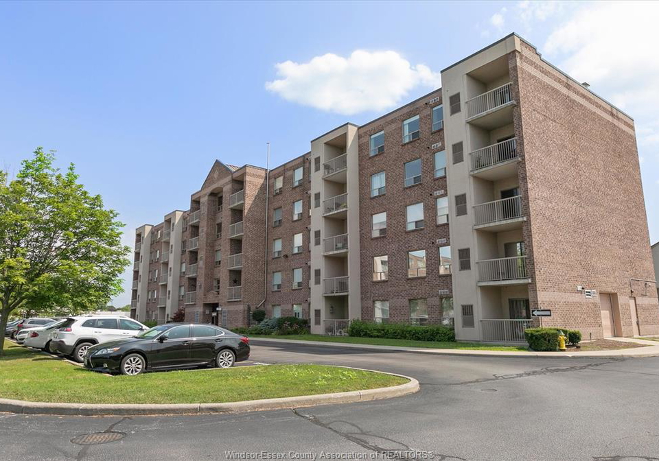 8335-wyandotte-street-east-windsor-ontario-26004713