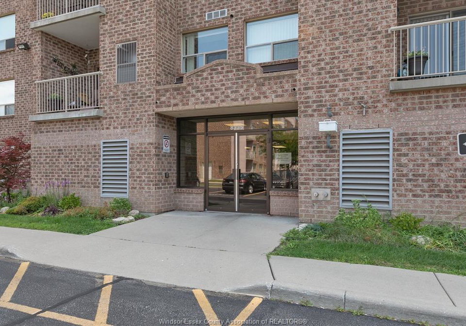 8335-wyandotte-street-east-windsor-ontario-26004713