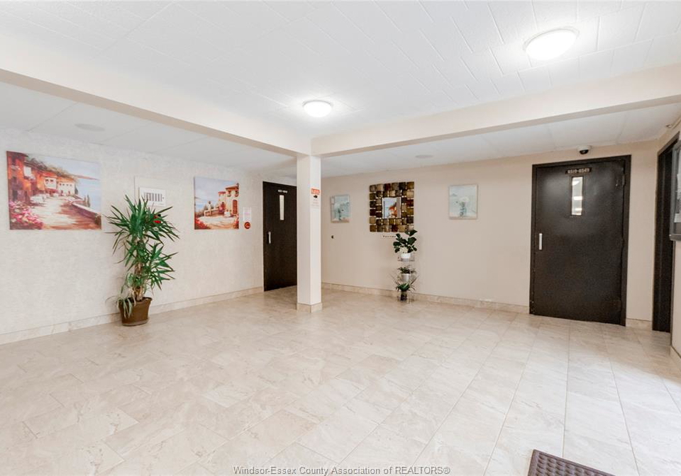 6595-thornberry-windsor-ontario-26004846