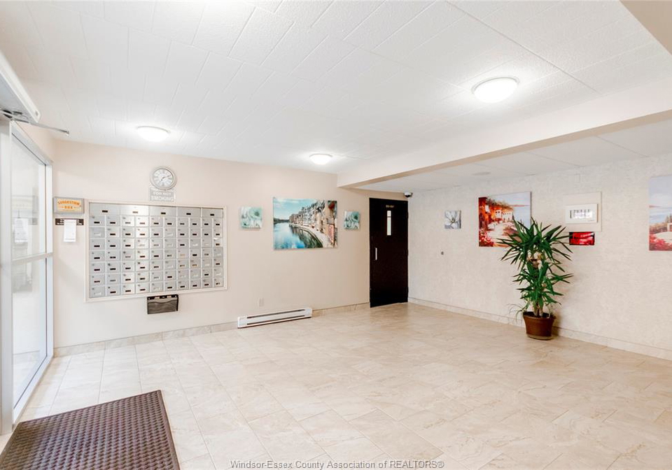 6595-thornberry-windsor-ontario-26004846