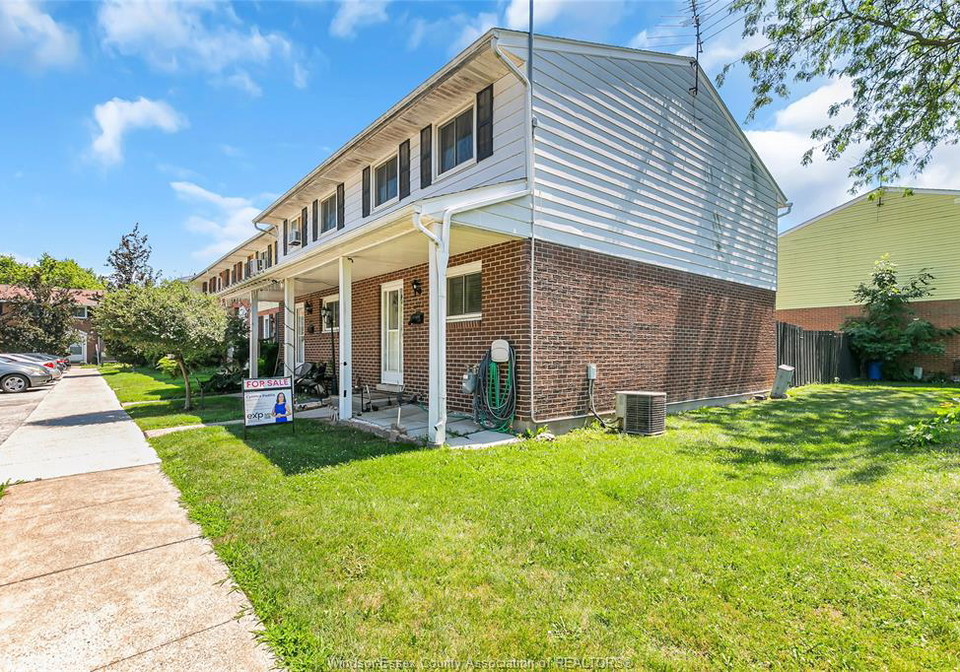 2994-meadowbrook-lane-windsor-ontario-26004971