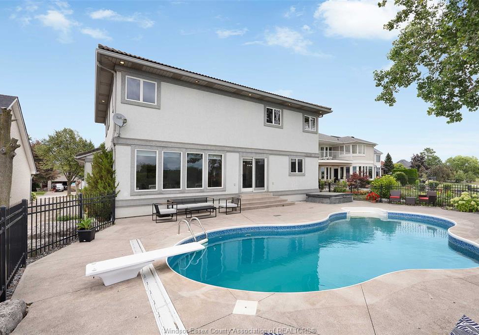 847-lake-shore-drive-windsor-ontario-26005000