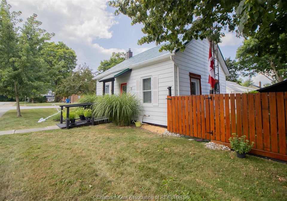 130-elizabeth-street-thamesville-ontario-26005196